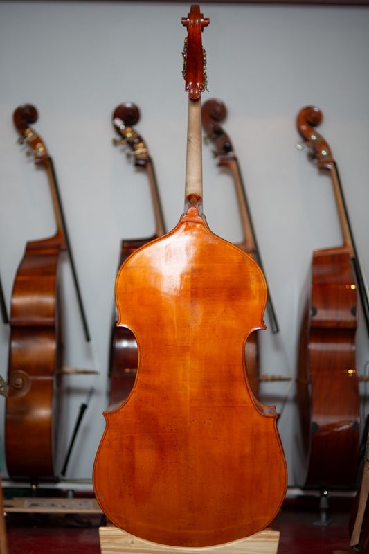 Rumensk kontrabass 3/4, brede fiolinhjørner