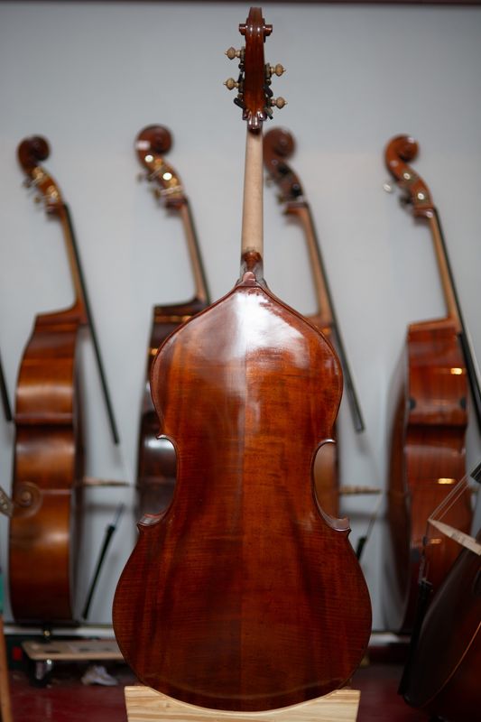 Rumensk kontrabass (3/4) med fiolinhjørner