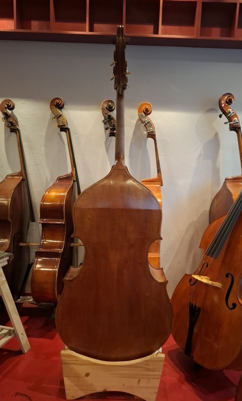 Rumensk kontrabass (3/4)