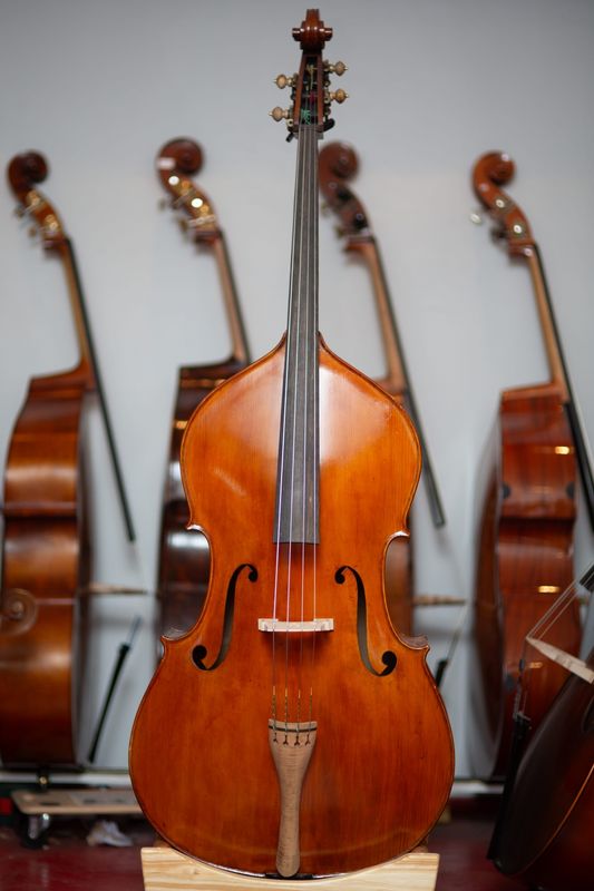 Rumensk kontrabass (3/4) med fiolinhjørner
